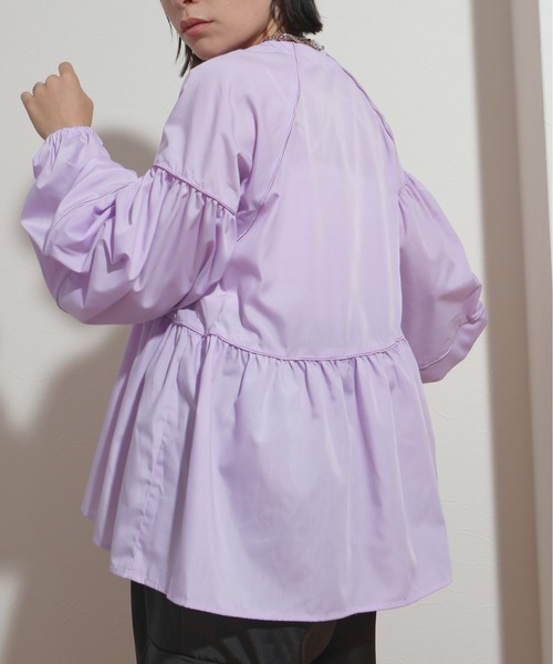 palm RICHE(ポームリシュ)の「パイピングデザイン ペプラムギャザー ジップブラウス(シャツ/ブラウス・レディース・ブラック/オフホワイト/ライトパープル・M)」の6枚目の写真