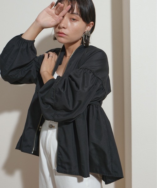 palm RICHE(ポームリシュ)の「パイピングデザイン ペプラムギャザー ジップブラウス(シャツ/ブラウス・レディース・ブラック/オフホワイト/ライトパープル・M)」の20枚目の写真