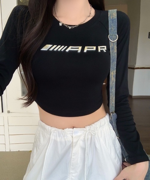 lilful(リルフル)の「メタルプリントロゴ シンプルロンT(Tシャツ/カットソー・レディース・ホワイト/ブラック・L/M)」の1枚目の写真