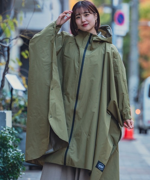 KiU(キウ)の「キウ デイリーレインポンチョ 2ND(レインコート/ポンチョ・レディース・ホワイト系その他2/ピンク系その他/ベージュ/ブルー系その他3/レオパード/ブラック系その他/ライトグレー/ホワイト系その他/タイガーカモ/カーキ/ブラック/ネイビー系/ブラック系その他2/ブルー系その他2/オレンジ系その他/ホワイト系その他4/ミント/ベージュ系その他/ホワイト系その他3/ブルー系その他・FREE)」の12枚目の写真