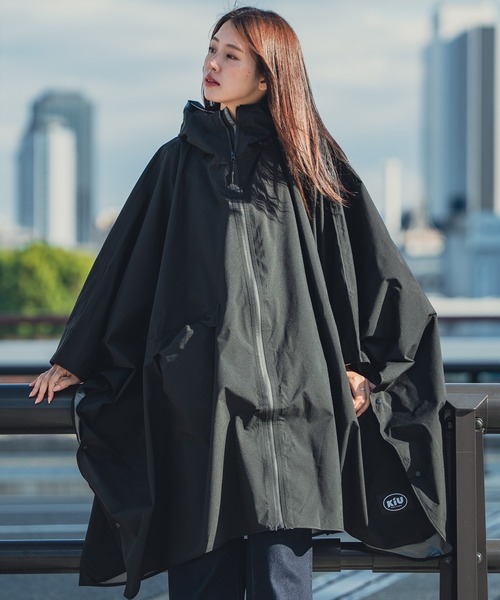 KiU(キウ)の「キウ デイリーレインポンチョ 2ND(レインコート/ポンチョ・レディース・ホワイト系その他2/ピンク系その他/ベージュ/ブルー系その他3/レオパード/ブラック系その他/ライトグレー/ホワイト系その他/タイガーカモ/カーキ/ブラック/ネイビー系/ブラック系その他2/ブルー系その他2/オレンジ系その他/ホワイト系その他4/ミント/ベージュ系その他/ホワイト系その他3/ブルー系その他・FREE)」の6枚目の写真