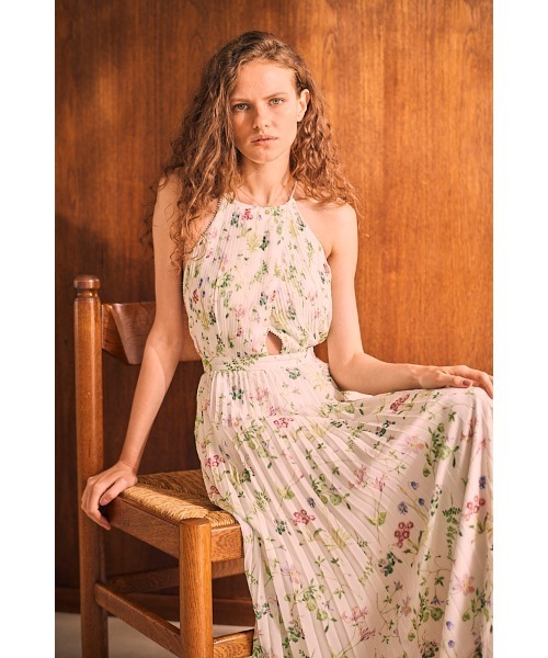 Estella.K(エステラケー)の「Jenna Pleated Long Dress ホルターアコーデオンプリーツドレス(ワンピース・レディース・ネイビー系/ブラウン系/ホワイト系/イエロー系/ピンク系/ホワイト系2・FREE)」の14枚目の写真
