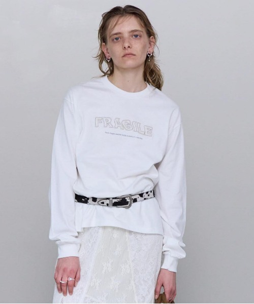 MAISON SPECIAL(メゾンスペシャル)の「FRAGILE Embroidery Long Sleeve T-shirt/FRAGILEエンブロイダリーロンTEE(Tシャツ/カットソー・レディース・チャコールグレー/ホワイト/ピンク/グレー・FREE)」の2枚目の写真