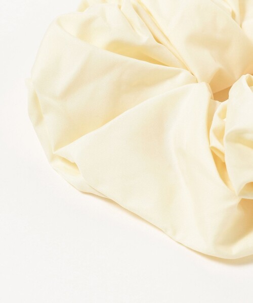 B:MING by BEAMS(ビーミングバイビームス)の「カラー シュシュ(シュシュ・レディース・イエロー系その他3/サックスブルー/チャコールグレー・ONE SIZE)」の5枚目の写真