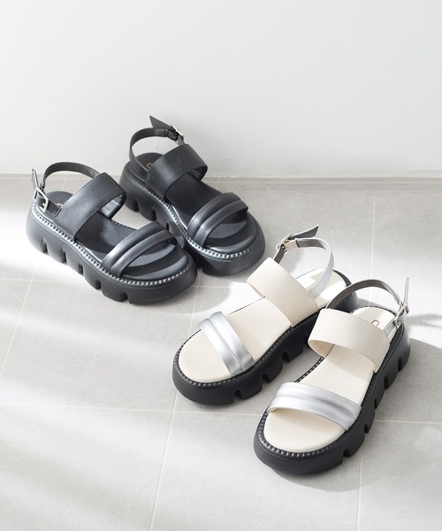 coca(ANDEX shoes product)(コカ)の「厚底 ふんわり パデッド サンダル(サンダル・レディース・ブラック/シルバー・SMALL/LARGE/MEDIUM)」の19枚目の写真