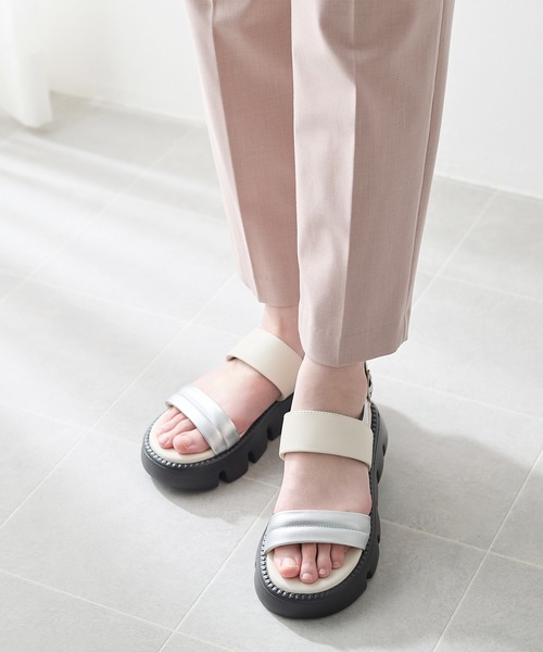 coca(ANDEX shoes product)(コカ)の「厚底 ふんわり パデッド サンダル(サンダル・レディース・ブラック/シルバー・SMALL/LARGE/MEDIUM)」の3枚目の写真