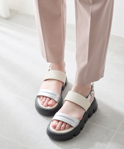 coca(ANDEX shoes product)(コカ)の「厚底 ふんわり パデッド サンダル(サンダル・レディース・ブラック/シルバー・SMALL/LARGE/MEDIUM)」の5枚目の写真