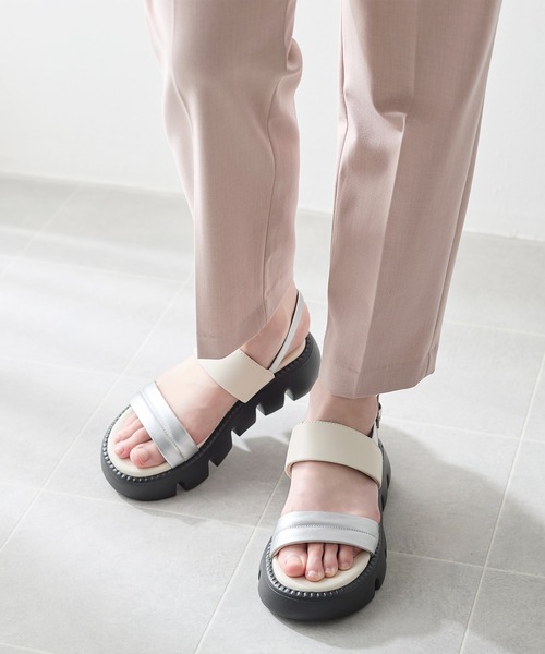 coca(ANDEX shoes product)(コカ)の「厚底 ふんわり パデッド サンダル(サンダル・レディース・ブラック/シルバー・SMALL/LARGE/MEDIUM)」の7枚目の写真