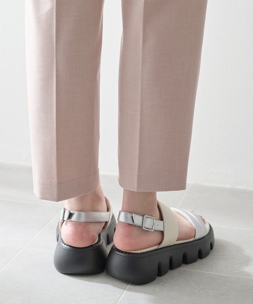 coca(ANDEX shoes product)(コカ)の「厚底 ふんわり パデッド サンダル(サンダル・レディース・ブラック/シルバー・SMALL/LARGE/MEDIUM)」の13枚目の写真