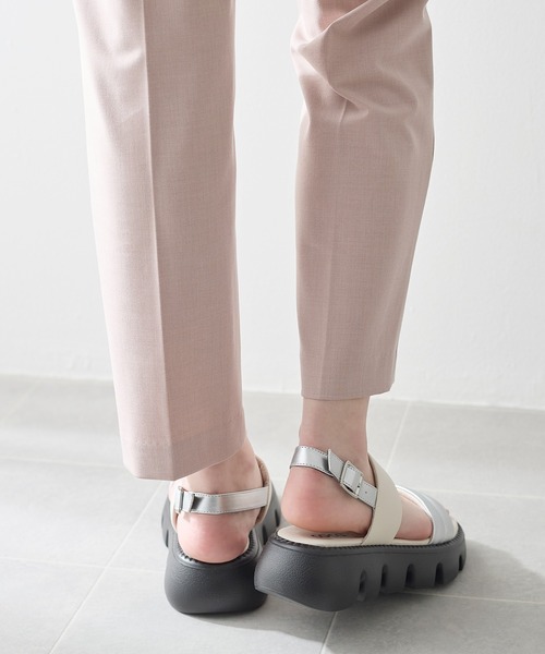 coca(ANDEX shoes product)(コカ)の「厚底 ふんわり パデッド サンダル(サンダル・レディース・ブラック/シルバー・SMALL/LARGE/MEDIUM)」の16枚目の写真