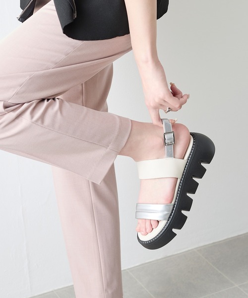 coca(ANDEX shoes product)(コカ)の「厚底 ふんわり パデッド サンダル(サンダル・レディース・ブラック/シルバー・SMALL/LARGE/MEDIUM)」の12枚目の写真