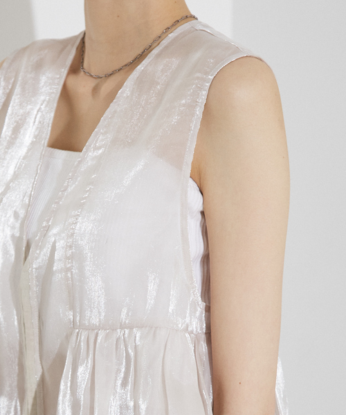 NOMINE（ノミネ）の「2WAY シャイン シアー フリルベスト（ベスト・レディース・グレー/アイボリー/ブラック・フリー）」の9枚目の写真