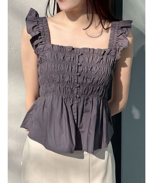 MERCURYDUO(マーキュリーデュオ)の「前後2WAYシャーリングフリルバックシャンブラウス(シャツ/ブラウス・レディース・オフホワイト/レッド/ライトグリーン/ライトブルー/チャコールグレー・FREE)」の1枚目の写真