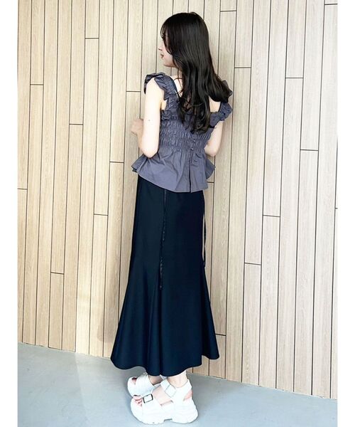 MERCURYDUO(マーキュリーデュオ)の「前後2WAYシャーリングフリルバックシャンブラウス(シャツ/ブラウス・レディース・オフホワイト/レッド/ライトグリーン/ライトブルー/チャコールグレー・FREE)」の22枚目の写真