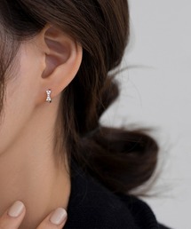 スクリューデザイン/ジルコンストーンフープピアス/ストーンリボンピアス