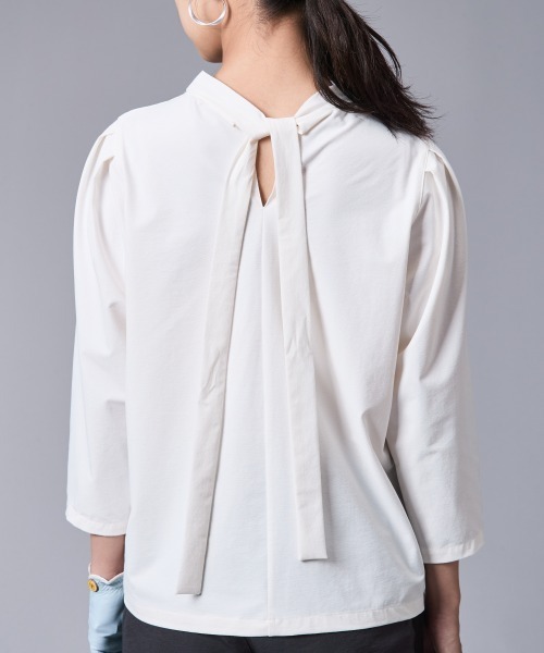 CHIC STYLE（シックスタイル）の「バックリボンプチハイネックプルオーバー＜大きいサイズ有＞シックスタイルゴルフ（Tシャツ/カットソー・レディース・ブラック/オフホワイト・5L/4L/3L/LL/L/M）」の21枚目の写真