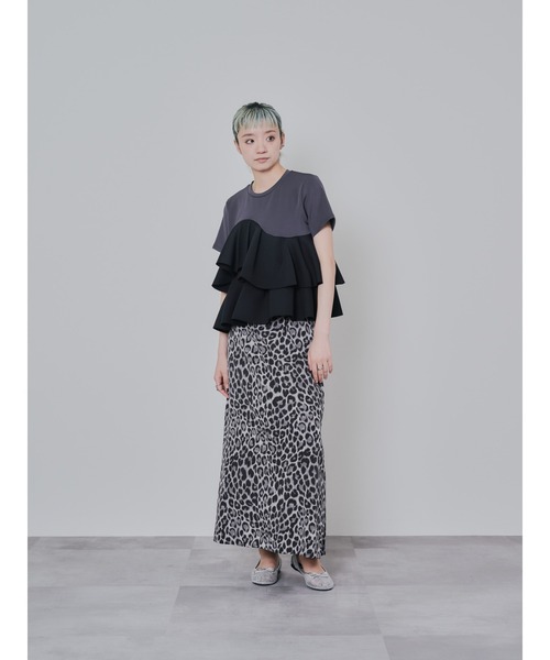 DOLLUPOOPS(ドールアップウップス)の「アシメフリルティアードトップス(Tシャツ/カットソー・レディース・オフホワイト/チャコールグレー・38)」の8枚目の写真