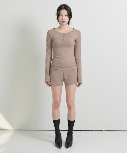 FOLLOWIN（フォロウィン）の「[FLW MADE]リブスナップスリムカットソー＆カーゴポケットハーフホットパンツセットアップ（Tシャツ/カットソー・レディース・グレー/ブラック/ベージュ系その他・FREE）」の11枚目の写真