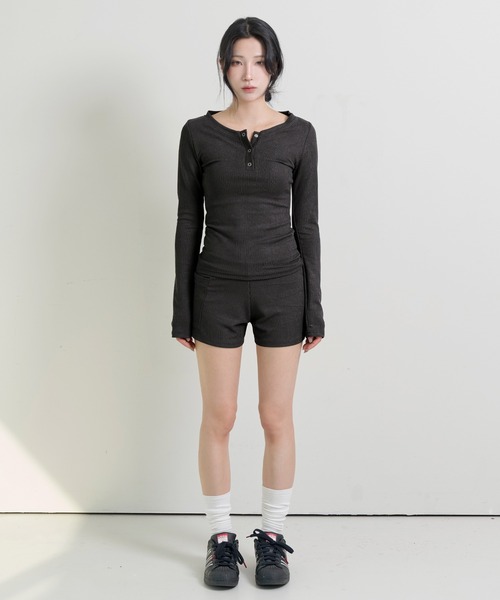 FOLLOWIN（フォロウィン）の「[FLW MADE]リブスナップスリムカットソー＆カーゴポケットハーフホットパンツセットアップ（Tシャツ/カットソー・レディース・グレー/ブラック/ベージュ系その他・FREE）」の17枚目の写真
