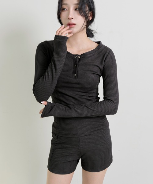 FOLLOWIN（フォロウィン）の「[FLW MADE]リブスナップスリムカットソー＆カーゴポケットハーフホットパンツセットアップ（Tシャツ/カットソー・レディース・グレー/ブラック/ベージュ系その他・FREE）」の7枚目の写真