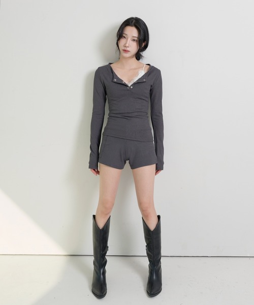 FOLLOWIN（フォロウィン）の「[FLW MADE]リブスナップスリムカットソー＆カーゴポケットハーフホットパンツセットアップ（Tシャツ/カットソー・レディース・グレー/ブラック/ベージュ系その他・FREE）」の4枚目の写真