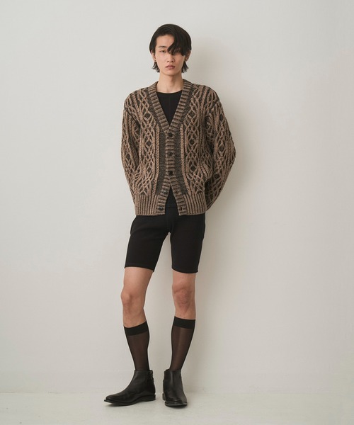 Juha(ユハ)の「DUAL-TONE CABLE CARDIGAN(カーディガン/ボレロ・メンズ・ブラック/グリーン/ベージュ・3/4)」の9枚目の写真