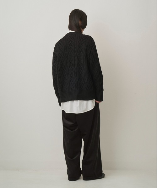 Juha(ユハ)の「DUAL-TONE CABLE CARDIGAN(カーディガン/ボレロ・メンズ・ブラック/グリーン/ベージュ・3/4)」の14枚目の写真