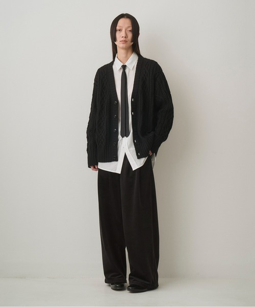 Juha(ユハ)の「DUAL-TONE CABLE CARDIGAN(カーディガン/ボレロ・メンズ・ブラック/グリーン/ベージュ・3/4)」の12枚目の写真