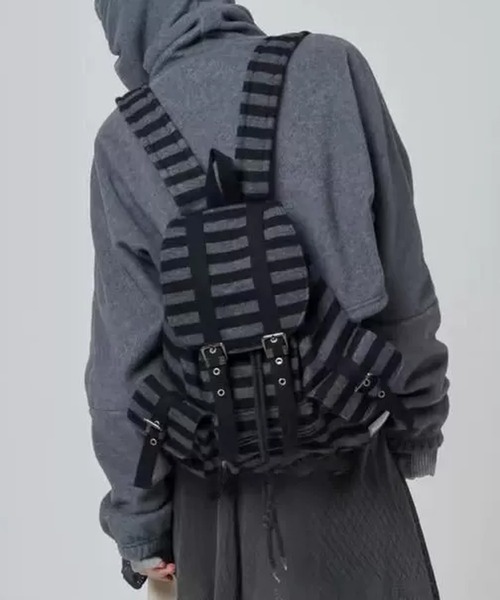 MEMECLE（メメクル）の「【 MEMECLE / メメクル 】ストライプ ベルト バックパック（バックパック/リュック・レディース・ブラウン/ブラック・FREE）」の11枚目の写真