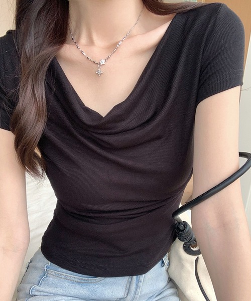 2ly2（トゥーリートゥー）の「上品な魅力を引き出す♪ドレープネックリブトップス（Tシャツ/カットソー・レディース・ベージュ/グリーン/ブラック/アイボリー・FREE）」の3枚目の写真