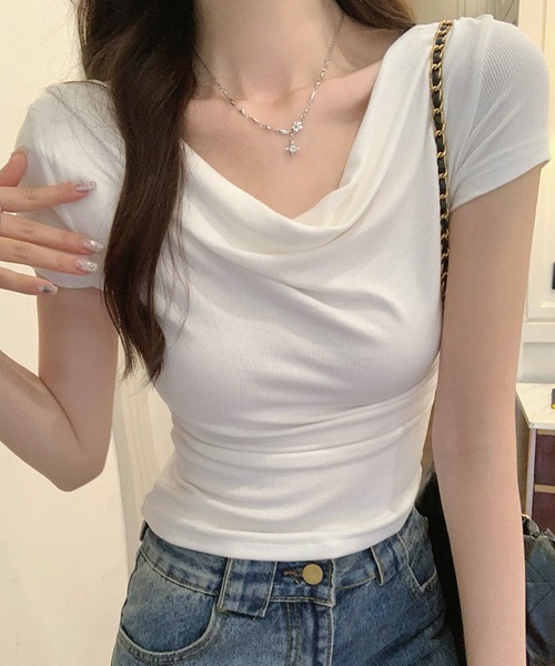 2ly2（トゥーリートゥー）の「上品な魅力を引き出す♪ドレープネックリブトップス（Tシャツ/カットソー・レディース・ベージュ/グリーン/ブラック/アイボリー・FREE）」の5枚目の写真