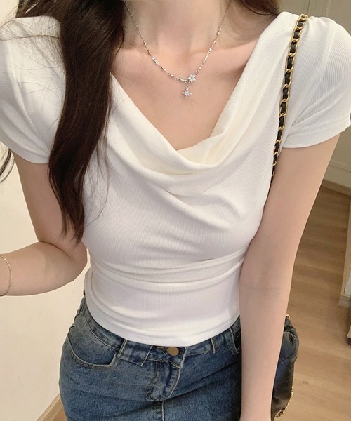 2ly2（トゥーリートゥー）の「上品な魅力を引き出す♪ドレープネックリブトップス（Tシャツ/カットソー・レディース・ベージュ/グリーン/ブラック/アイボリー・FREE）」の8枚目の写真