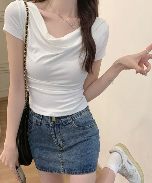 2ly2（トゥーリートゥー）の「上品な魅力を引き出す♪ドレープネックリブトップス（Tシャツ/カットソー・レディース・ベージュ/グリーン/ブラック/アイボリー・FREE）」の11枚目の写真