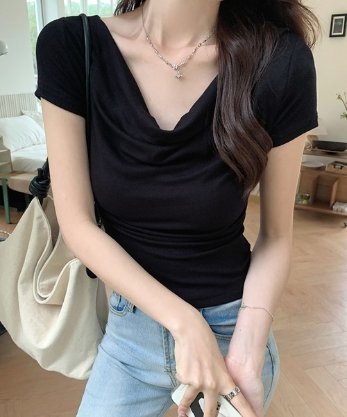 2ly2（トゥーリートゥー）の「上品な魅力を引き出す♪ドレープネックリブトップス（Tシャツ/カットソー・レディース・ベージュ/グリーン/ブラック/アイボリー・FREE）」の19枚目の写真