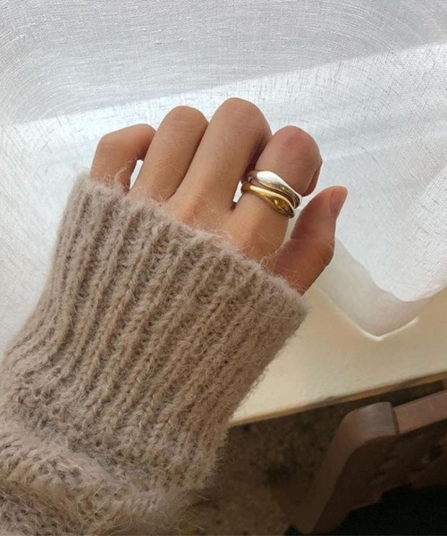 Forcement（フォースメント）の「サイズ調整可能なシンプルウェーブリング（リング・レディース・シルバー/ゴールド・ONESIZE）」の2枚目の写真