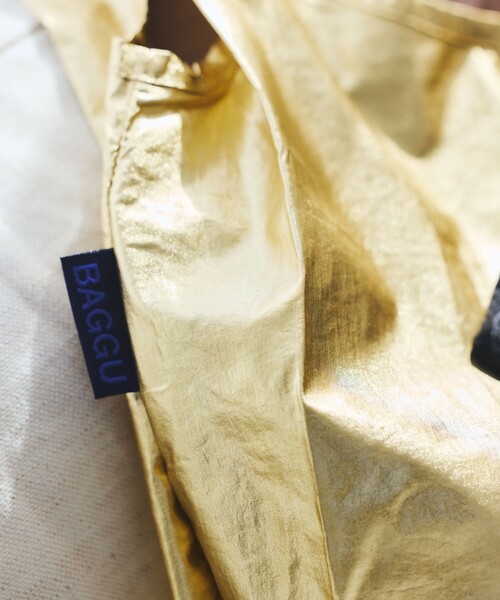 BAGGU（バグー）の「BAGGU/バグゥ BABY BAGGU メタリック ナイロン ベイビーバグゥメタリック（エコバッグ/サブバッグ・メンズ・ゴールド/シルバー・ONE SIZE）」の7枚目の写真