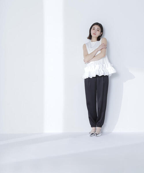 NATURAL BEAUTY BASIC（ナチュラルビューティーベーシック）の「◇フリルヘムドッキングカットソー（Tシャツ/カットソー・レディース・ブラック/オフホワイト・FREE）」の4枚目の写真