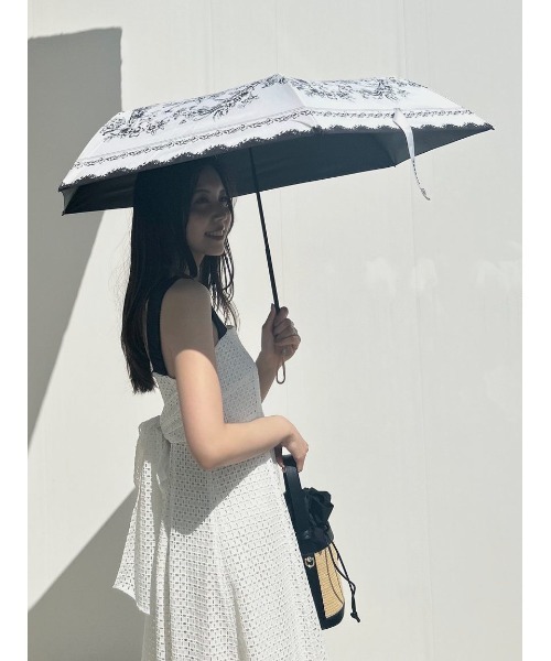 FRAY I.D(フレイアイディー)の「【FRAY I.D×PROTECT U】コラボレーション日傘(折りたたみ傘・レディース・ブラック/ライトブルー・FREE)」の6枚目の写真