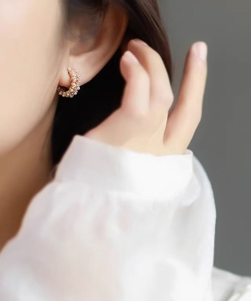 yu-ka(ユーカ)の「YU-KA:レトロパールイヤリング rétro Pearl earring(イヤリング・レディース・ゴールド・FREE)」の2枚目の写真