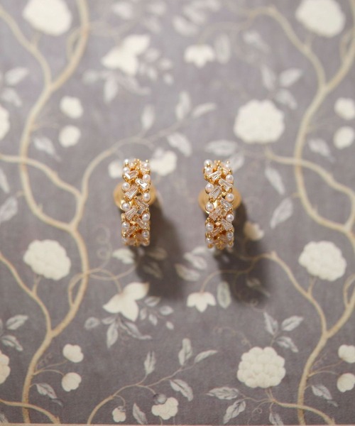 yu-ka(ユーカ)の「YU-KA:レトロパールイヤリング rétro Pearl earring(イヤリング・レディース・ゴールド・FREE)」の4枚目の写真