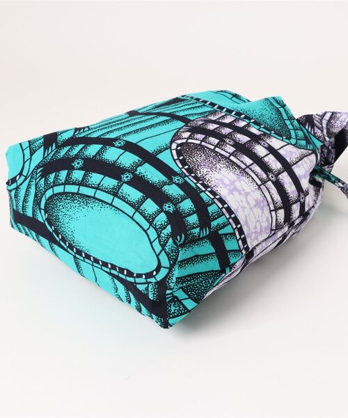 UNBILLION（アンビリオン）の「アフリカンスクエアー AFRICANSQUARE / パーニュ巾着エコバッグ 小（トートバッグ・レディース・サックスブルー・FREE）」の6枚目の写真