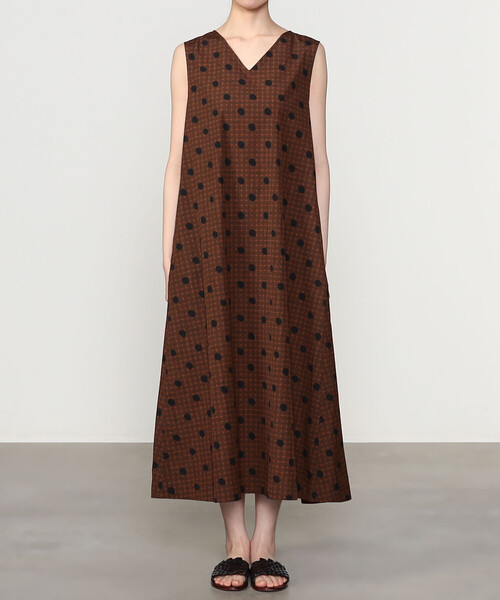LE GLAZIK(ルグラジック)の「LE GLAZIK | バティック Vネックフレアワンピース WOMEN(ワンピース・レディース・グリーン系その他/ブラウン系その他/オレンジ系その他・36)」の4枚目の写真