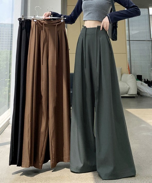 shoppinggo(ショッピングゴー)の「ワイドパンツ タック入り ロング丈(カーゴパンツ・レディース・グレー系/ブラック/ダークブラウン系・M)」の4枚目の写真