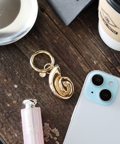 ◆Chloe◆シェル付きミラーキーリング【送料/関税込み】 Chloé シャイニーレザー製シェル付きミラーキーリング | Chloé JP