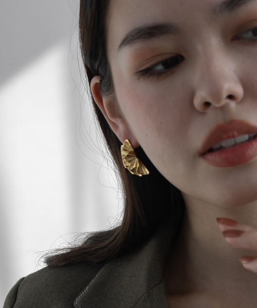 abaskdesign(アバスクデザイン)の「金属アレルギー対応 レイヤードフリルピアス(ピアス(両耳用)・レディース・シルバー/ゴールド・FREE)」の3枚目の写真