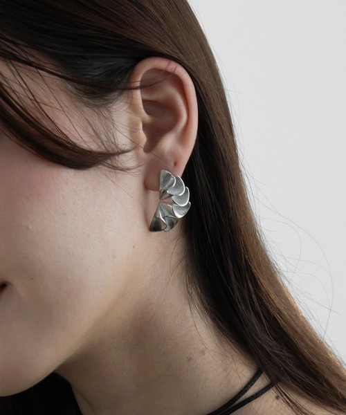 abaskdesign(アバスクデザイン)の「金属アレルギー対応 レイヤードフリルピアス(ピアス(両耳用)・レディース・シルバー/ゴールド・FREE)」の8枚目の写真