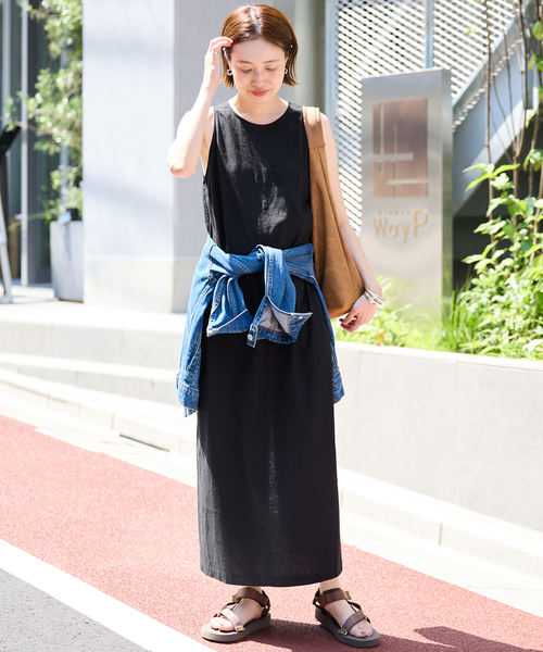 SLOBE IENA(スローブイエナ)の「《WEB限定/追加》リネンレーヨンノースリーブナローワンピース(ワンピース・レディース・サックスブルー/ブラック・38/36)」の13枚目の写真