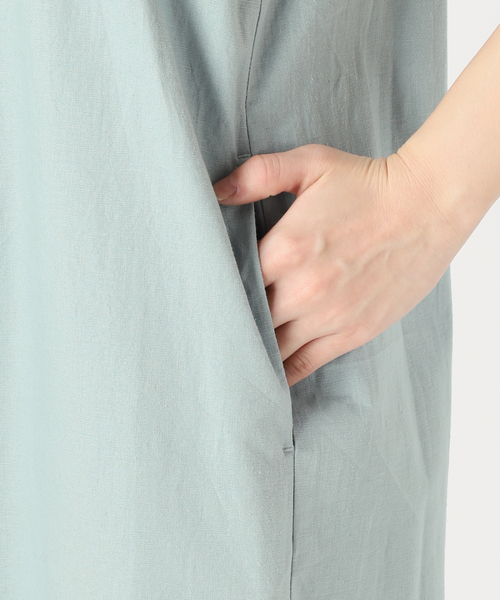 SLOBE IENA(スローブイエナ)の「《WEB限定/追加》リネンレーヨンノースリーブナローワンピース(ワンピース・レディース・サックスブルー/ブラック・38/36)」の4枚目の写真