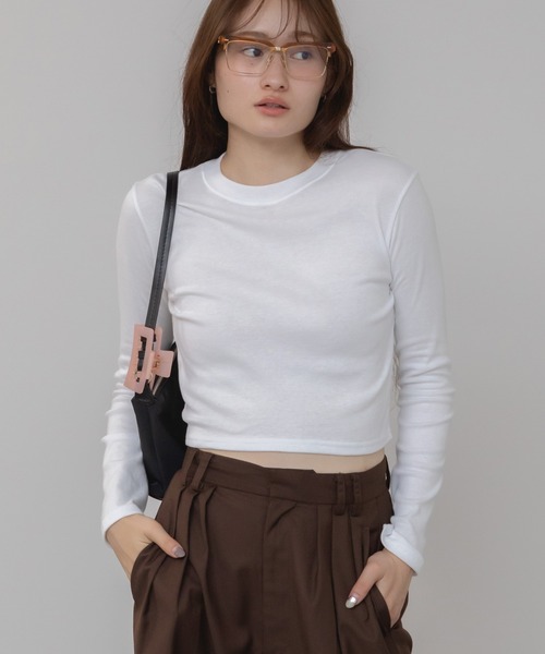 HEILIS(ヘイリス)の「コンパクトロングTシャツ / ロンT クロップド コンパクト カットソー Tシャツ 長袖 ロングスリーブ 短丈 ホワイト ブラック グレー 韓国 春服 夏服 秋服 冬服 カジュアル モード シティガール ノームコア スポーティ シンプル(Tシャツ/カットソー・レディース・ブラック/ホワイト/グレー・FREE)」の4枚目の写真