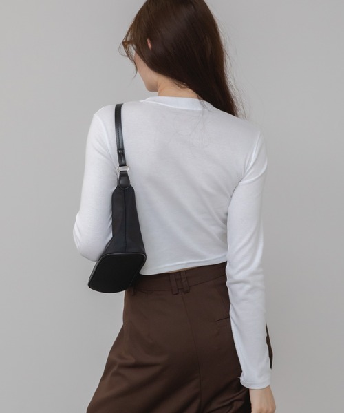 HEILIS(ヘイリス)の「コンパクトロングTシャツ / ロンT クロップド コンパクト カットソー Tシャツ 長袖 ロングスリーブ 短丈 ホワイト ブラック グレー 韓国 春服 夏服 秋服 冬服 カジュアル モード シティガール ノームコア スポーティ シンプル(Tシャツ/カットソー・レディース・ブラック/ホワイト/グレー・FREE)」の8枚目の写真
